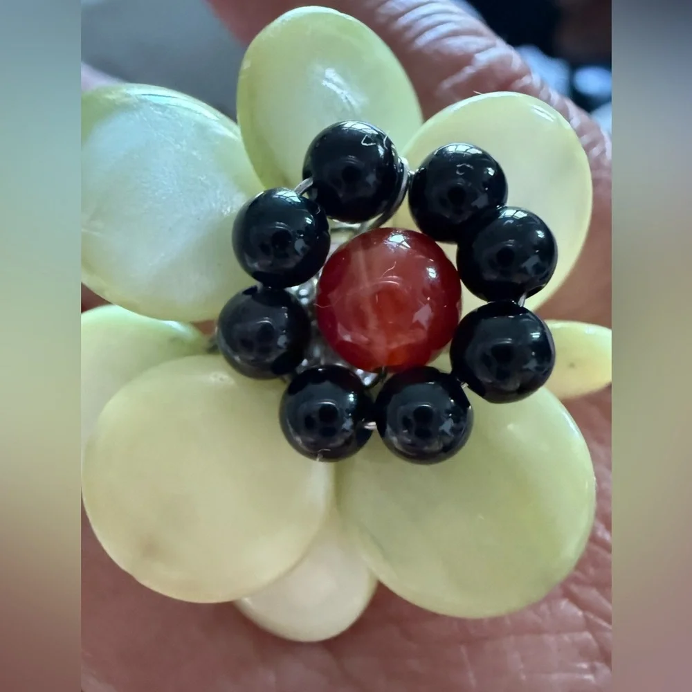 Vintage Floral Gemstone Ring - Picture 3 of 5